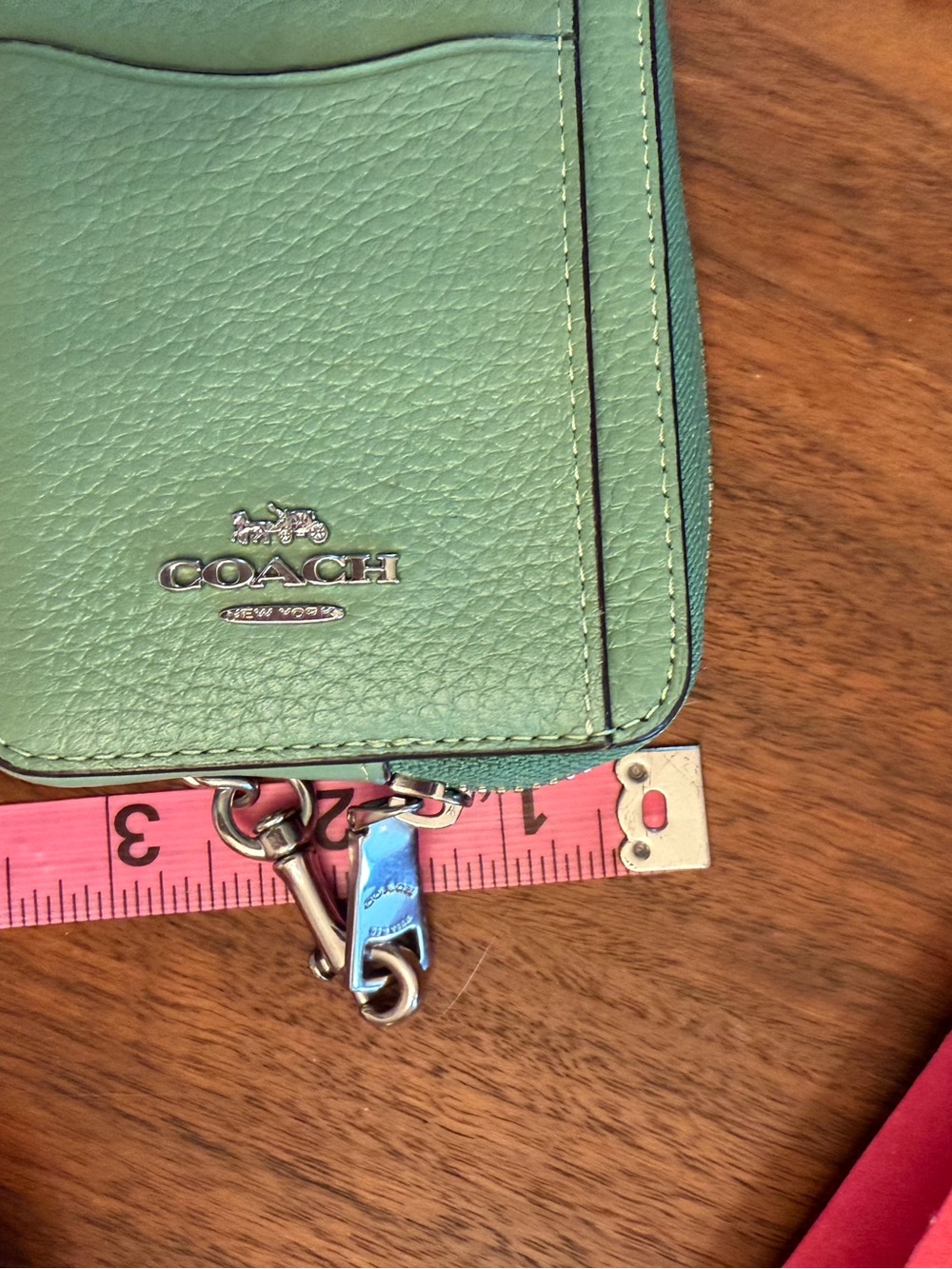Coach Light Green Pebble Leather Card Case with Silver Chain - Picture 6 of 6